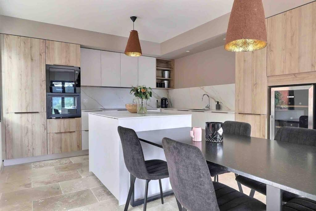Sous Le « Figuier » Villa Cornillon-Confoux Buitenkant foto